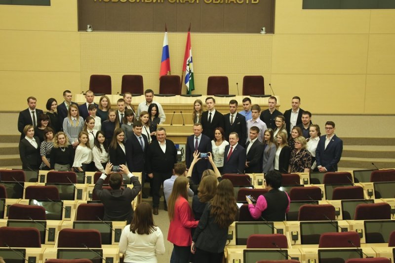 Молодежный парламент поприветствовали «взрослые» депутаты