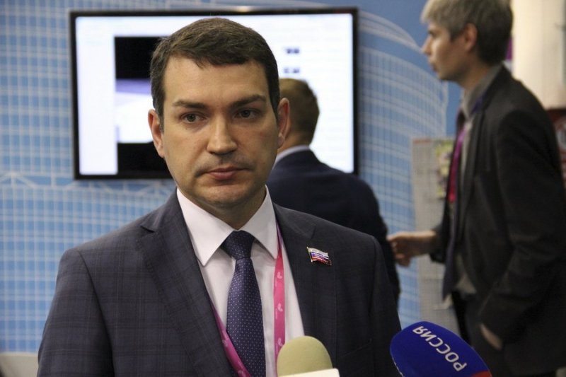 Доход богатейшего новосибирского депутата Думы упал в два раза