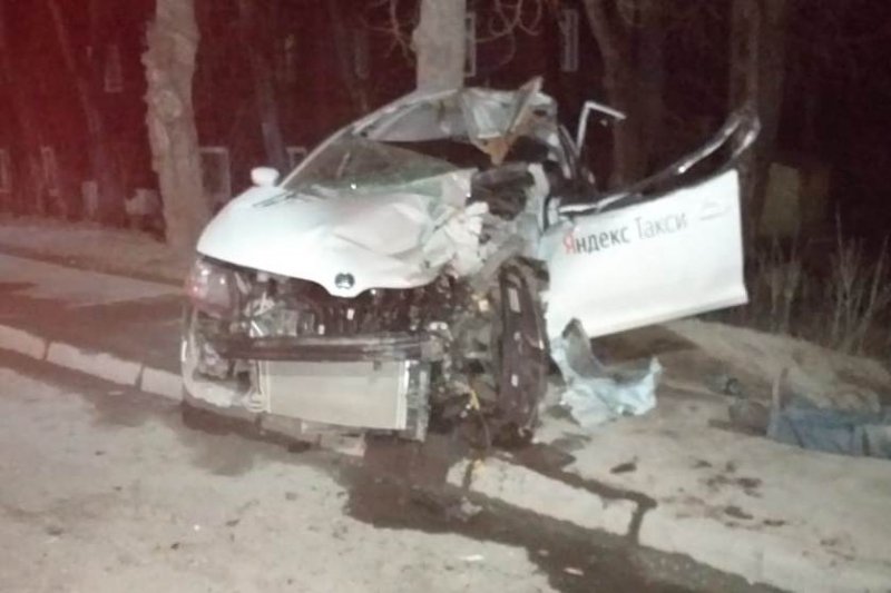 Таксист погиб в столкновении с погрузчиком на Бердском шоссе