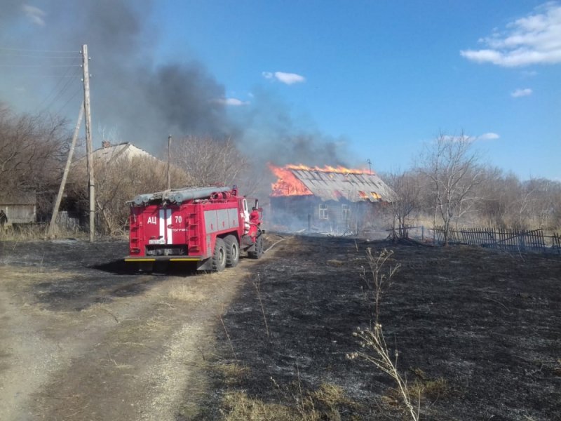 Пожарные отстояли целый поселок после неудачного пала травы
