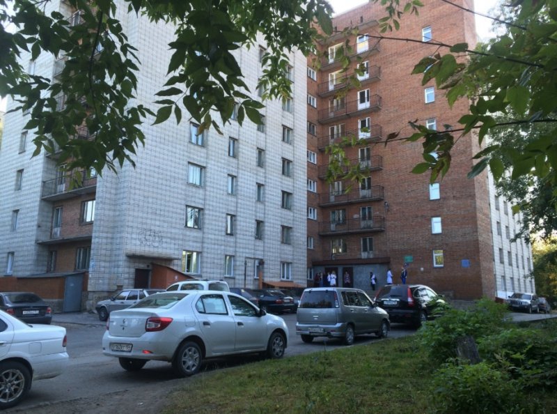 Жительница Новосибирска выжила после падения с 7 этажа