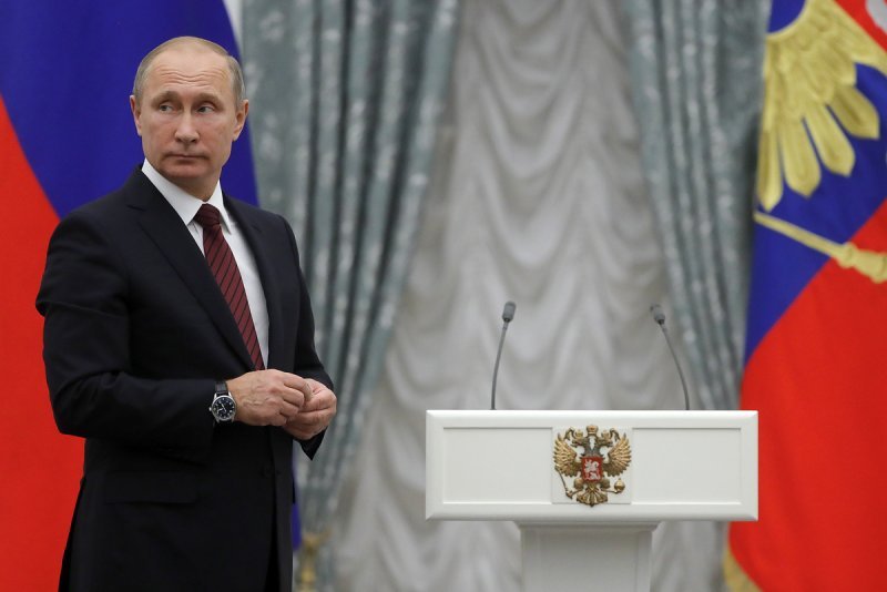 Путин наградил новосибирских депутата и профессора