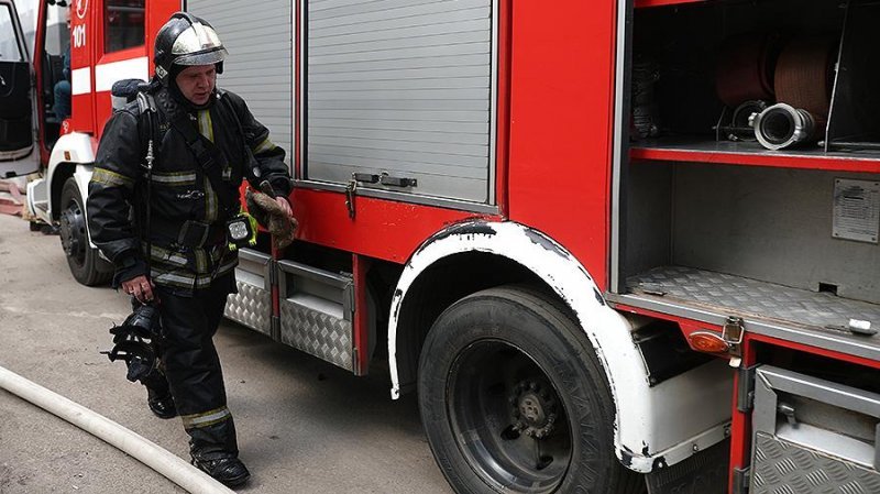Пожарные спасли пенсионерку из горящей квартиры