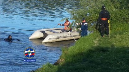 Спасатели достали из Ини тело утонувшего подростка
