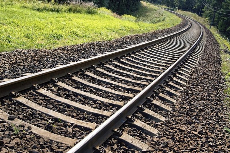 Пропавшего двухлетнего мальчика нашли на железной дороге