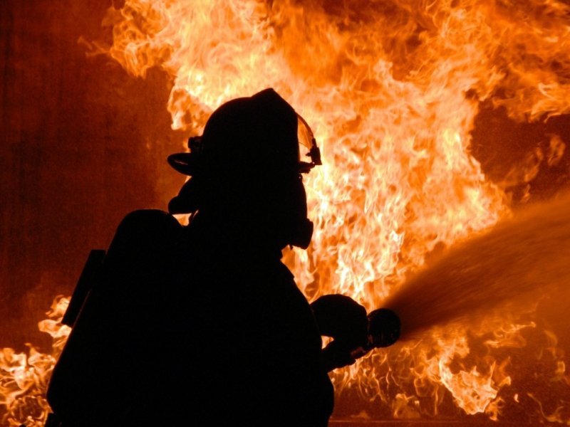 Девять человек спасли на пожаре в пятиэтажке