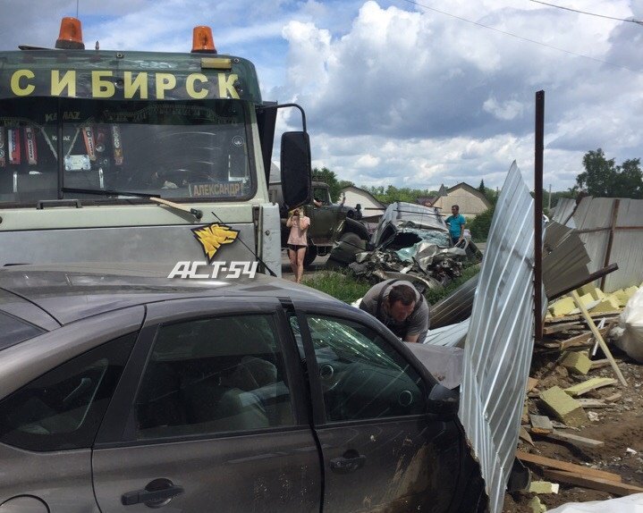 Машина с двумя детьми попала в смертельное ДТП в Толмачево