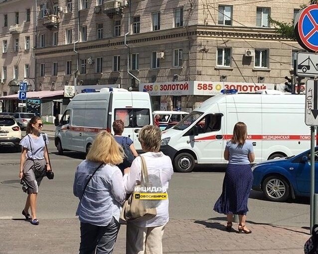 «Скорая» с тяжелым пациентом попала в ДТП в Новосибирске