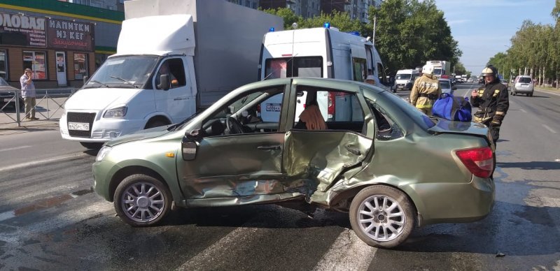 Мальчик пострадал в столкновении двух авто в Новосибирске
