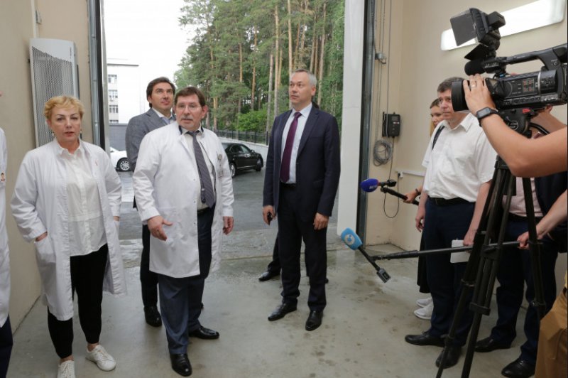 Травников пообещал поддержать клинику Мешалкина