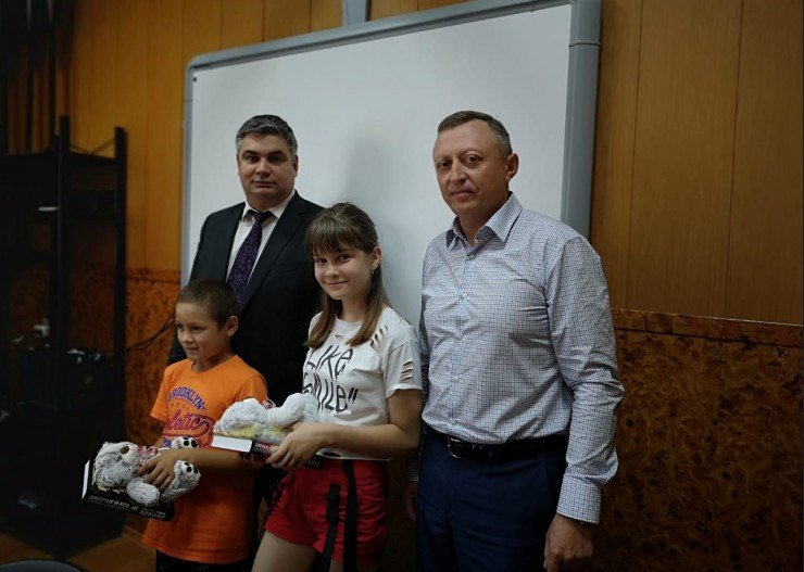 Сергей Нелюбов навестил пострадавших от наводнения детей 