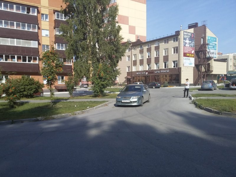 Подросток на велосипеде попал под машину в Новосибирске