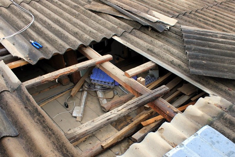 Сотрудник «Вымпелкома» похитил деньги для ремонта крыши