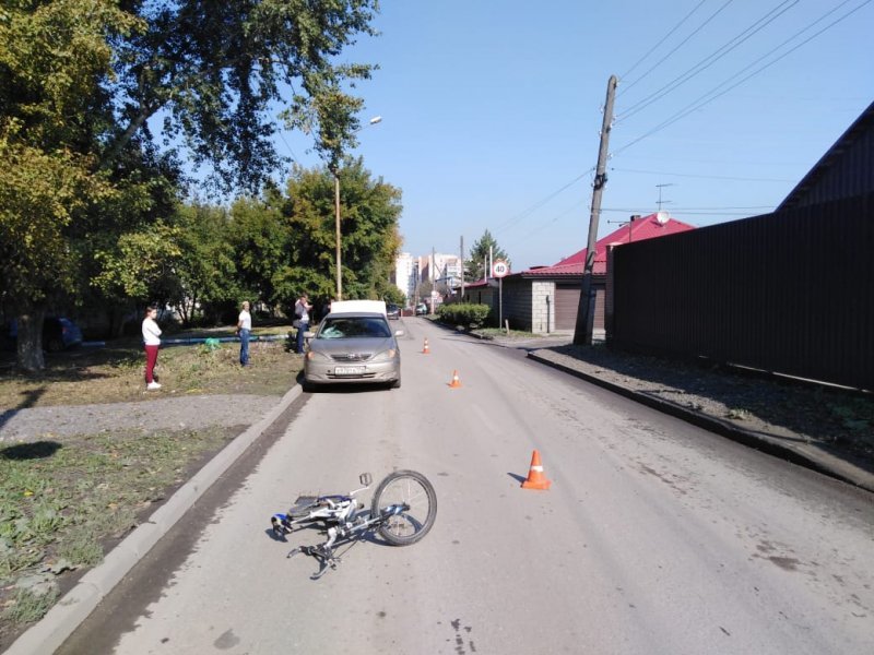 Водитель сбил подростка на велосипеде в Новосибирске