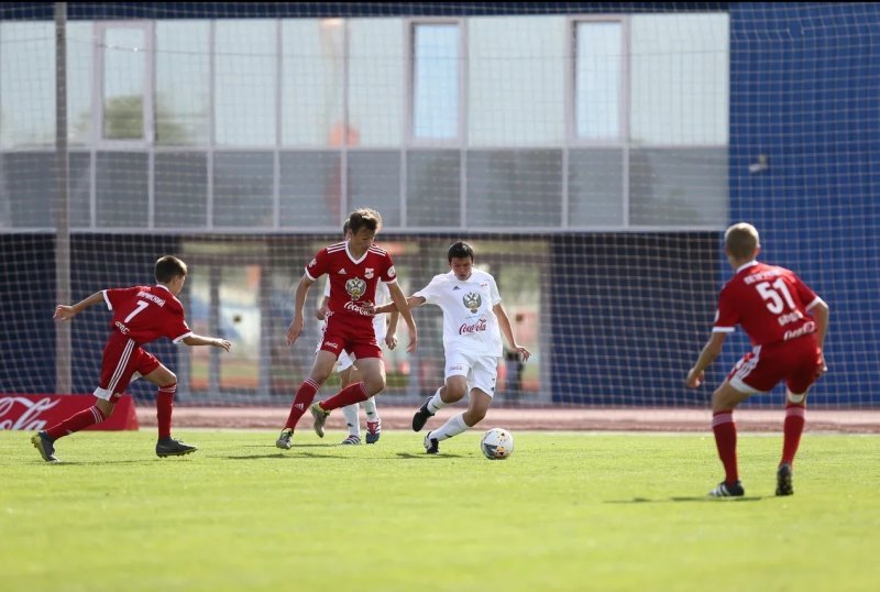 Молодые бердские футболисты выиграли поездку на матч сборной