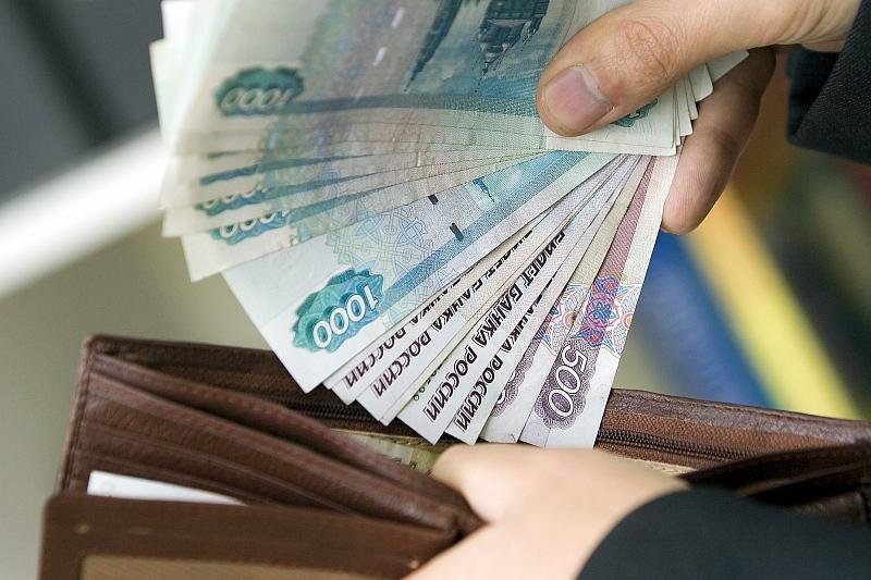 Зарплату хотят поднять чиновникам в Новосибирской области