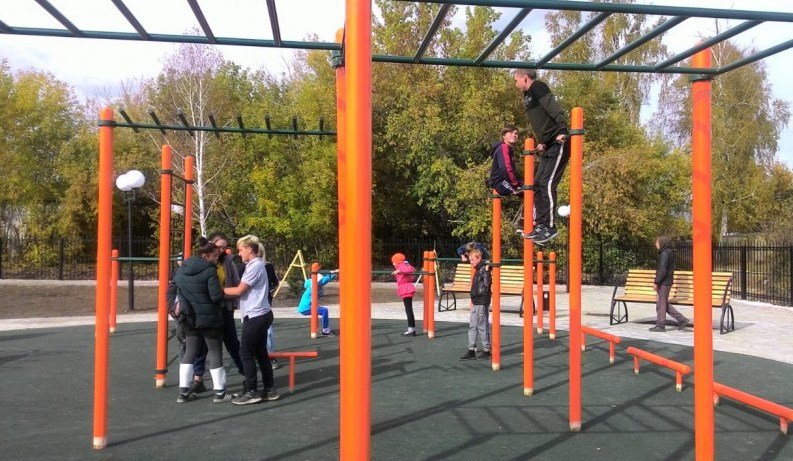 Воркаут-зону обустроили в обновленном парке в Черепаново