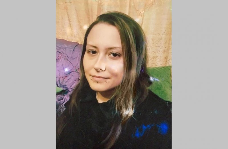 Девушка с пирсингом под губой пропала в Новосибирске