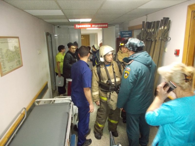 Очевидцы о пожаре в больнице: пациент мог поджечь матрас