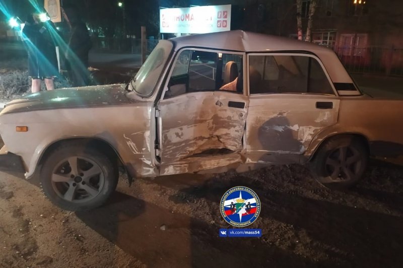 Автомобилистку зажало дверью на Сибиряков-Гвардейцев