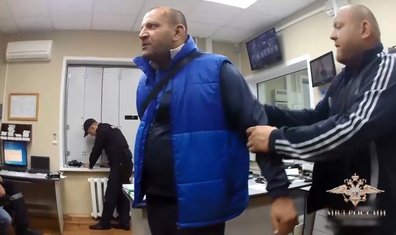 Омскому дебоширу из Толмачево грозит пять лет тюрьмы