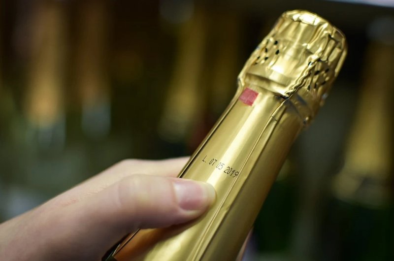 «Пить сразу»: ТОП-5 советов по выбору шампанского от сомелье
