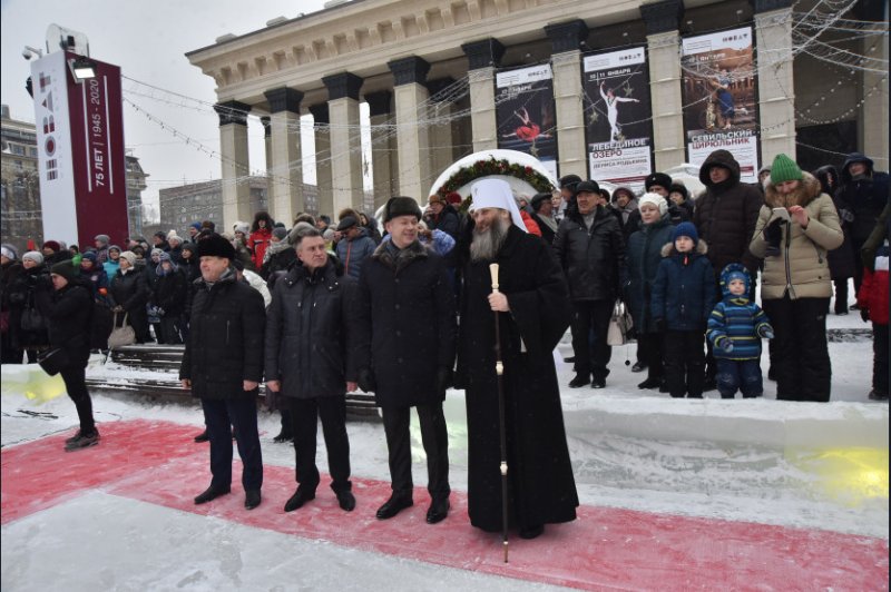 Травников поздравил новосибирцев с Рождеством Христовым