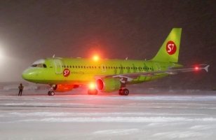Пилоты вернули самолет в Толмачево из-за неисправности