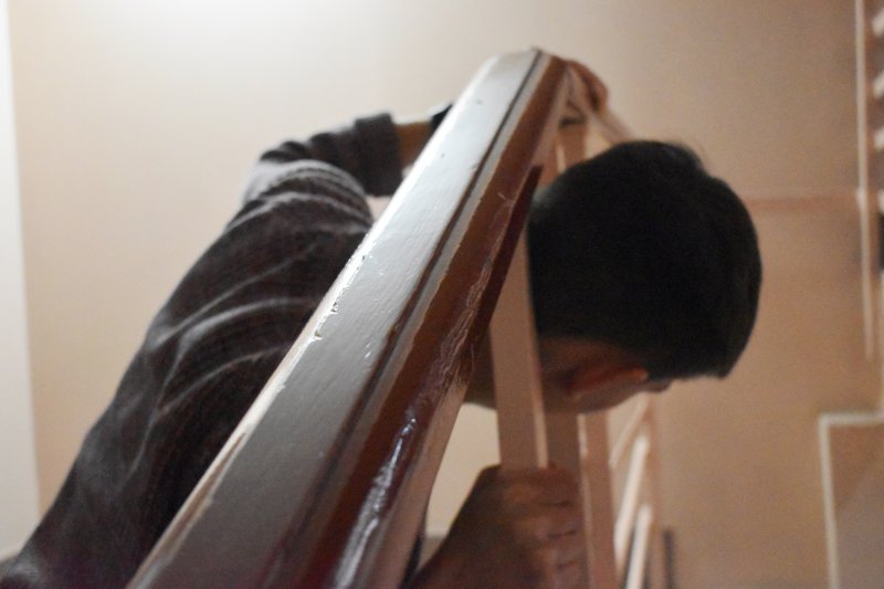 Голова застряла в перилах лестницы у жителя Новосибирска