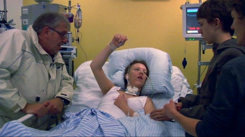 Девушка вышла из комы, когда врачи готовились изъять ее органы