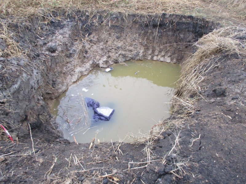 Коммунальщиков будут судить за смерть женщины в яме с водой 