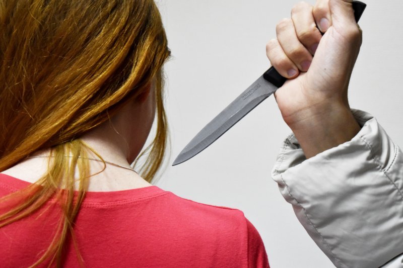 «Убью!»: бывший супруг пришел к продавцу с ножом на разборки