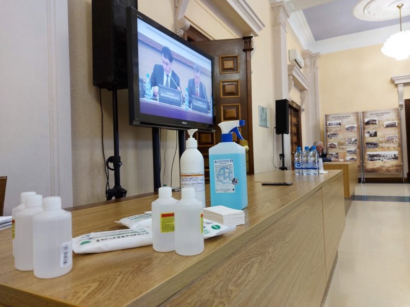 Депутаты умыли руки: сессия горсовета прошла с антисептиками 