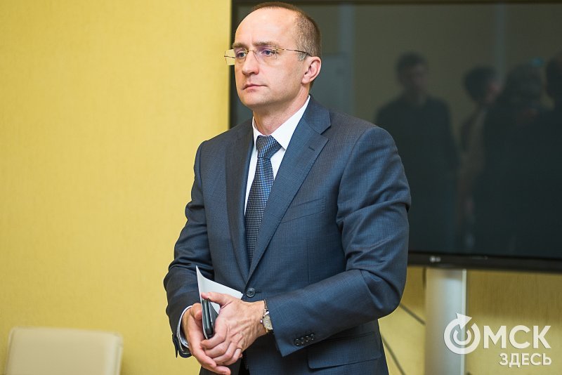 Омский министр здравоохранения отправлен в отставку после критики губернатора
