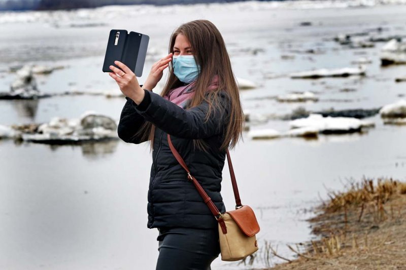 Предприниматели Барнаула бесплатно раздают одноразовые маски