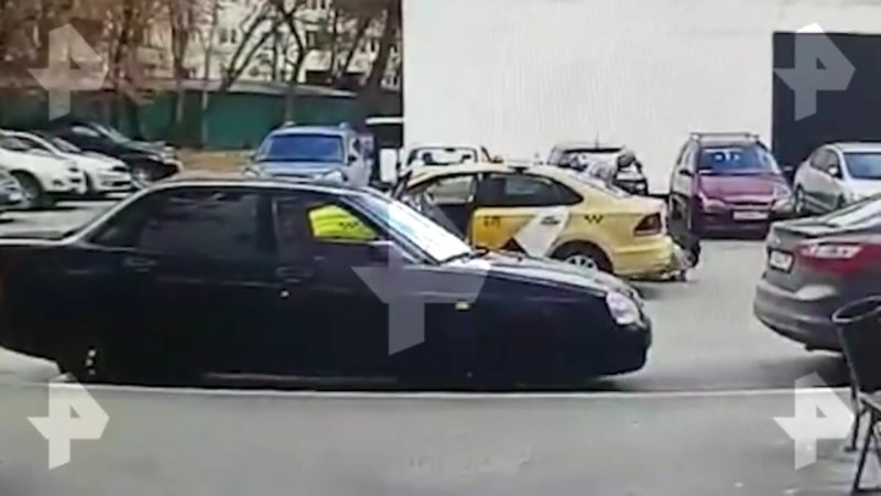 «Яндекс.Такси»: Драка водителя с пассажиркой произошла не во время заказа