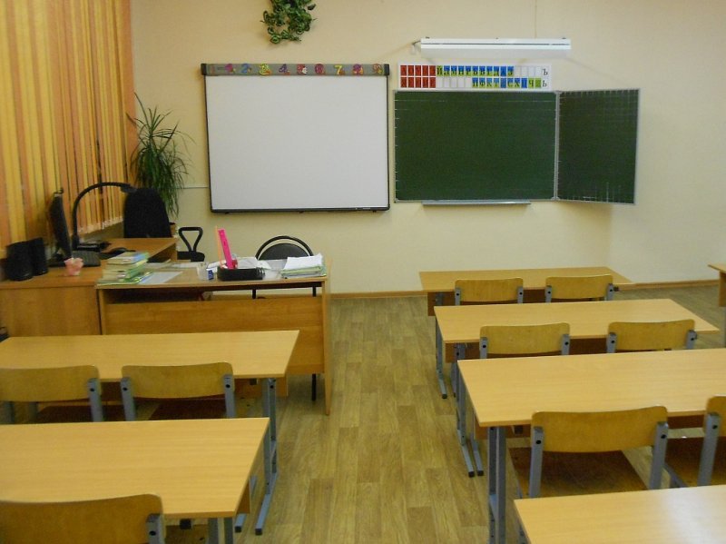 По поручению губернатора Андрея Травникова в Академгородке начали сносить гимназию №3 