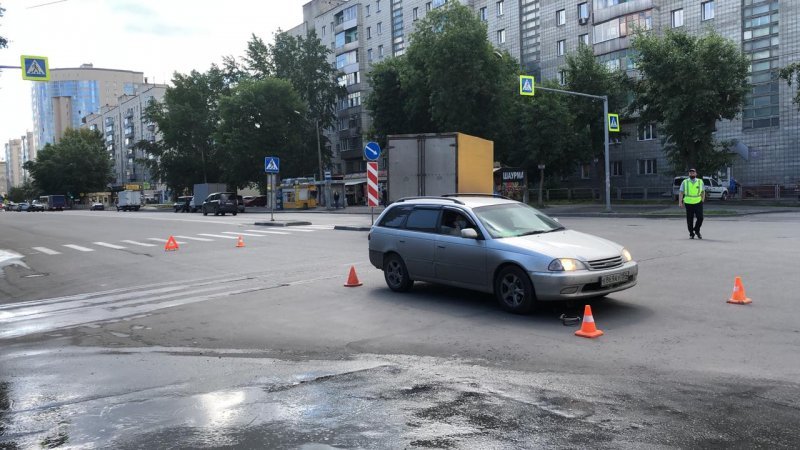 «Не дошла до перехода»: на улице Титова автоледи сбила 50-летнюю женщину