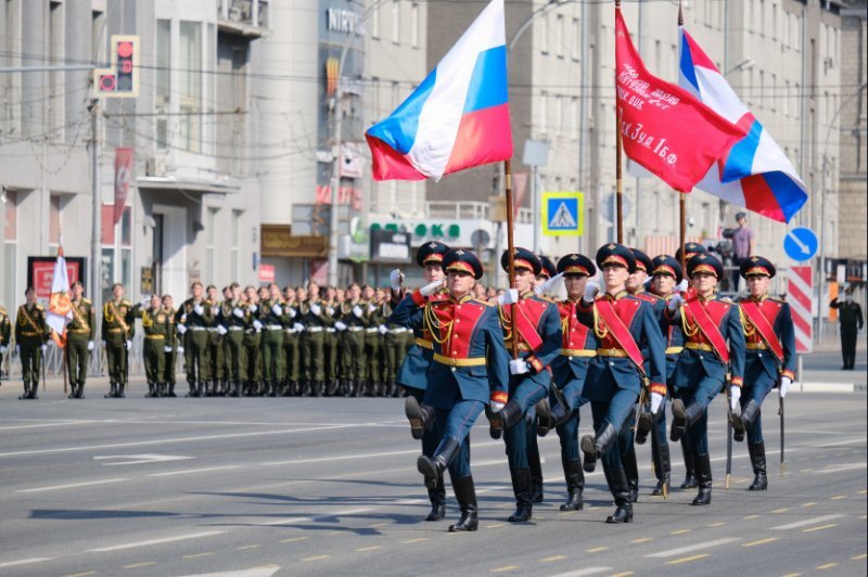 24 расчета приняли участие в новосибирском параде Победы на площади Ленина