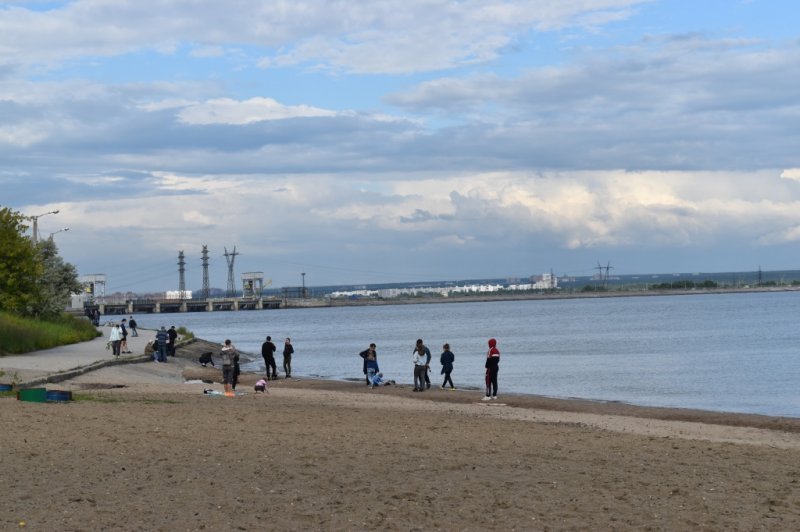 Новосибирские пляжи начали принимать первых любителей поплавать
