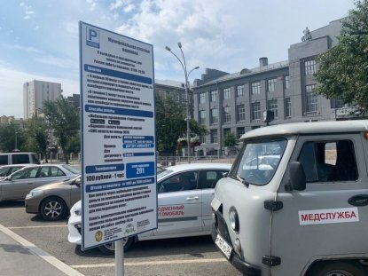 «Цена за парковку больше пенсии»: новосибирцы возмущены платными парковками 