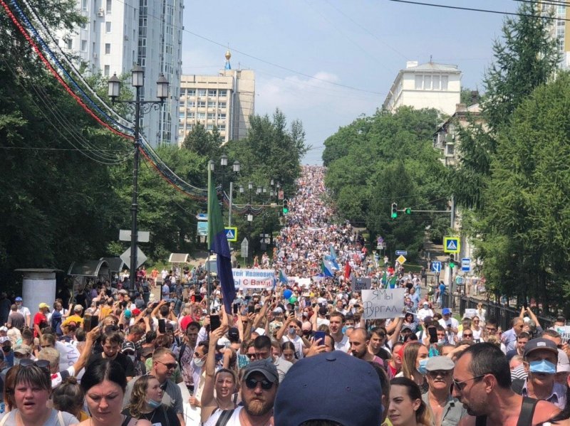 Новосибирцы встали живой цепью в поддержку Сергея Фургала