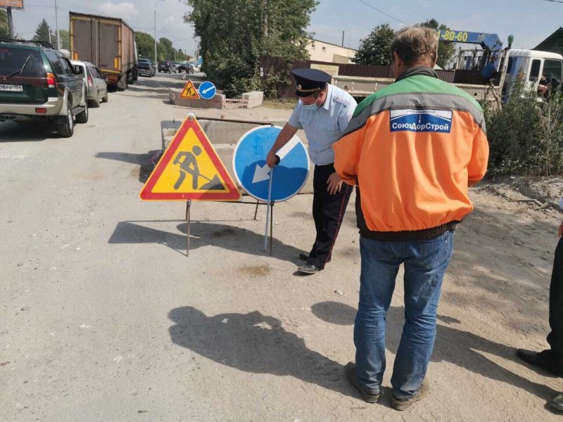 Автоинспекторы нашли нарушения в ремонте дороги на улице Кедровая