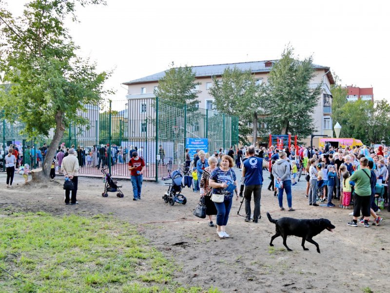 Большую спортивную площадку открыли в Новосибирске ко дню олимпийской победы
