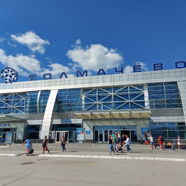 Травников позвал строить терминал «Толмачево» москвичей, новосибирцев и студотряды
