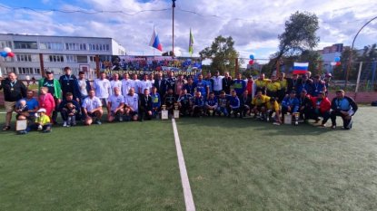 Карелин и Смертин провели в Новосибирске матч по мини-футболу 