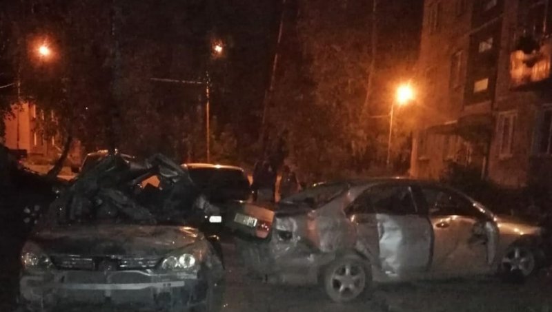 В Пашино водитель въехал в подъезд дома и убил пассажира