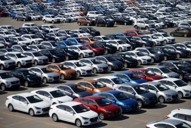 Рынок автомобилей в Новосибирской области резко упал