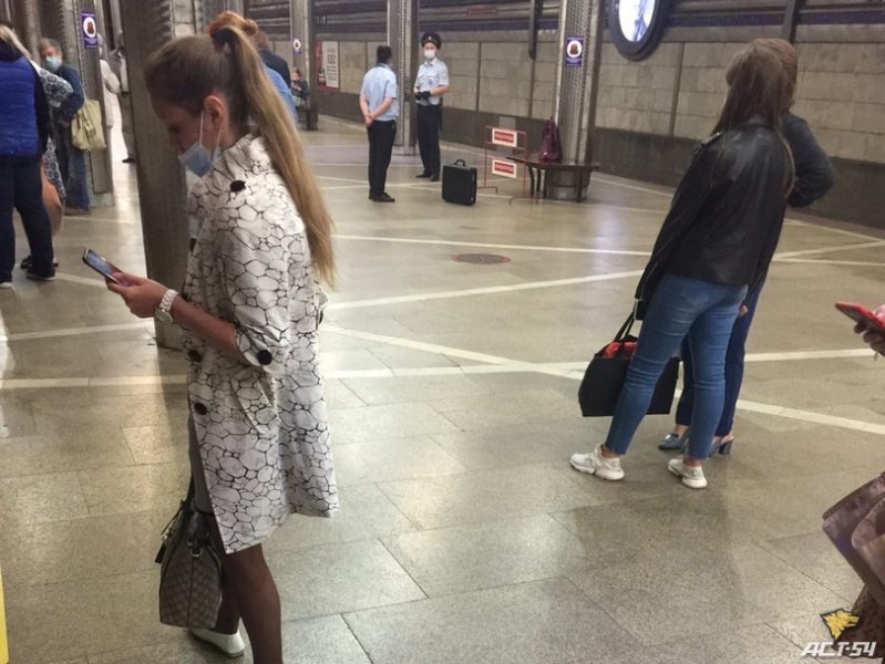Станцию метро «Гагаринская» оцепили сотрудники полиции 