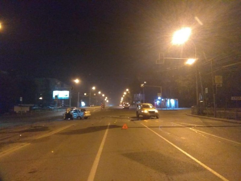 Девять человек госпитализировали после ночных аварий в Новосибирске